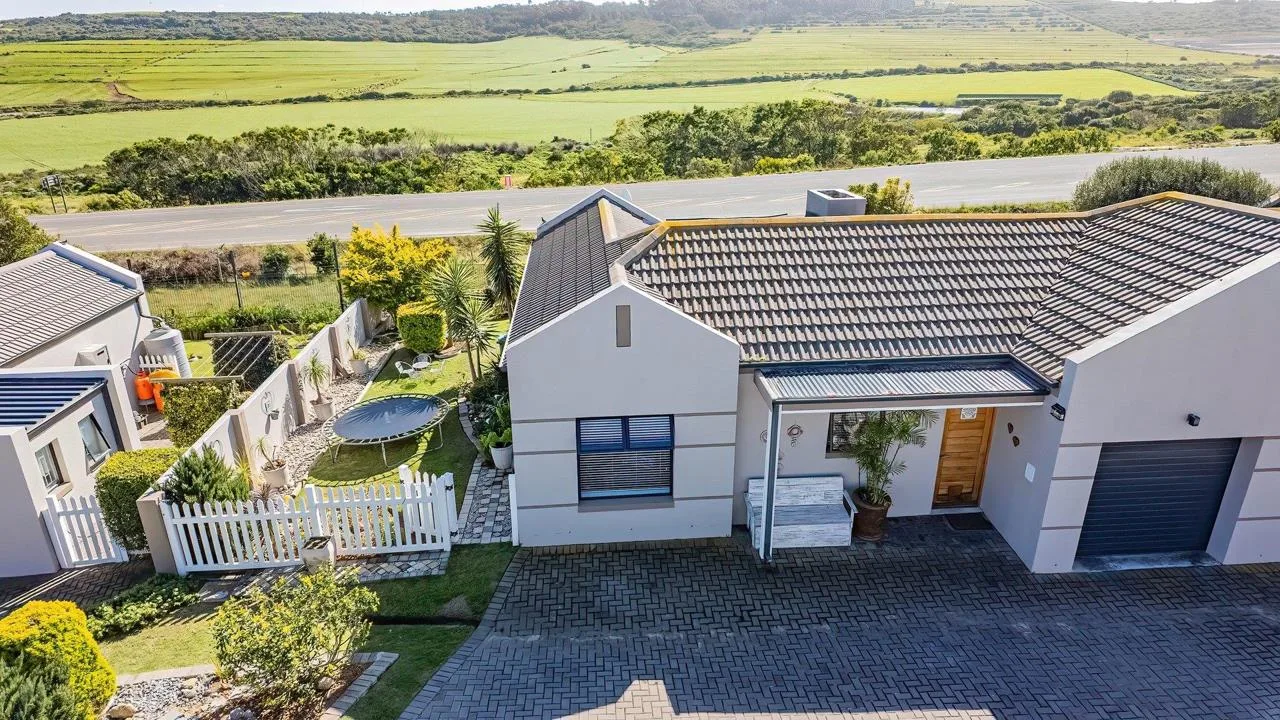 2 Bedroom House for sale in Reebok