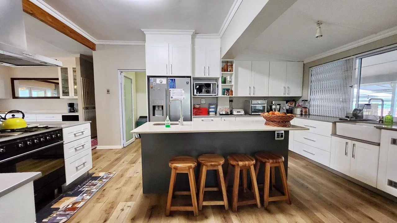 4 Bedroom House for sale in Janssendal