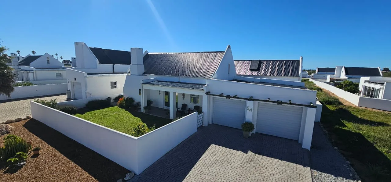 3 Bedroom House for sale in Lampiesbaai
