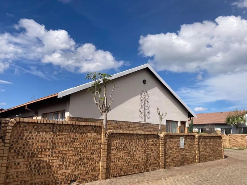 3 Bedroom Townhouse to rent in Del Judor Ext 4
