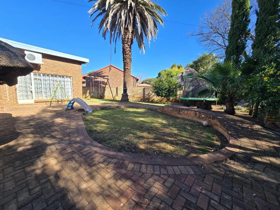 5 Bedroom House for sale in Kannoniers Park