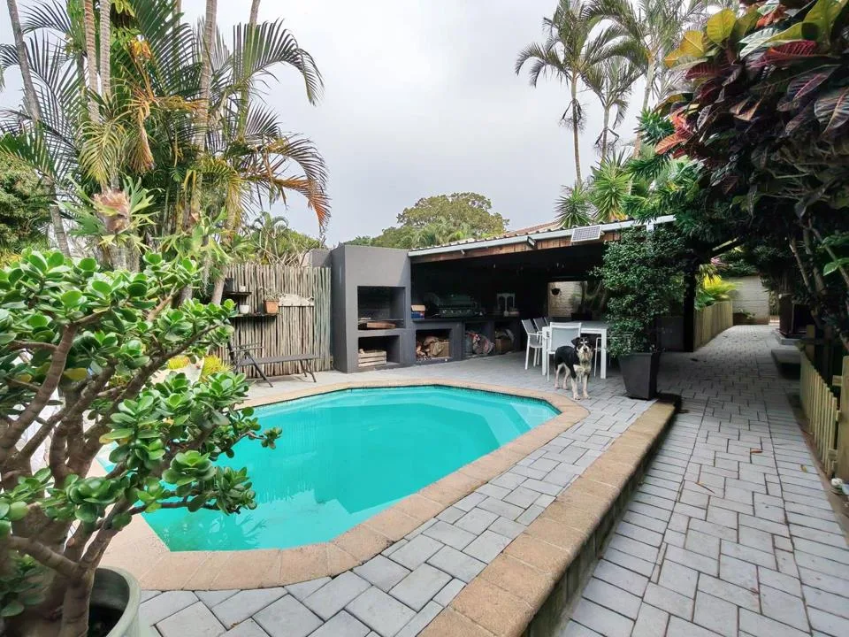 7 Bedroom House for sale in Uvongo