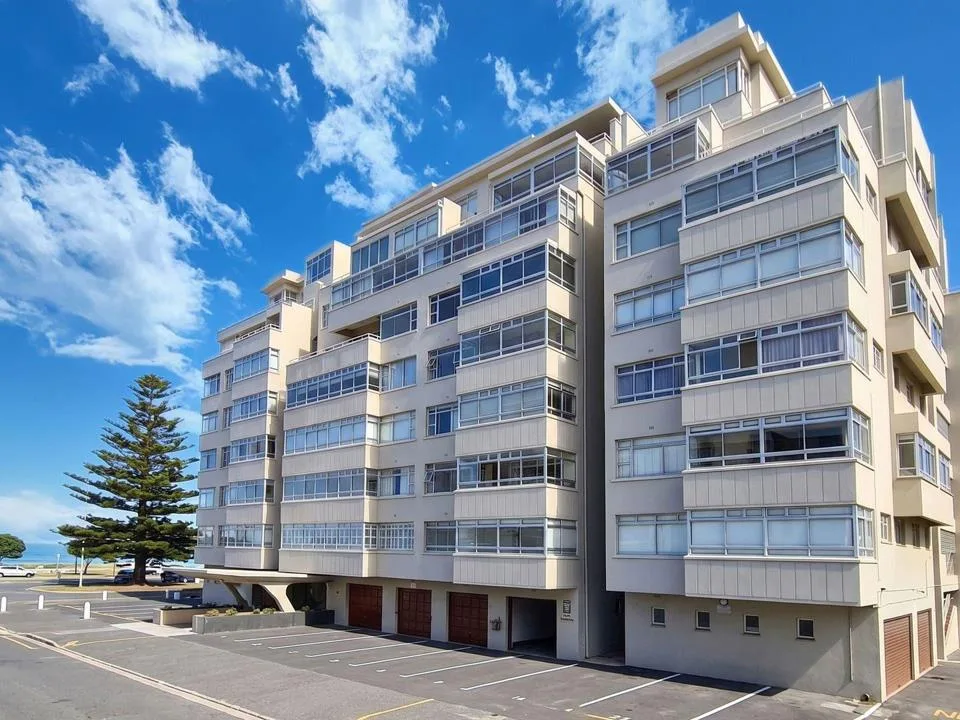 2 Bedroom Apartment / flat for sale in Sea Point
