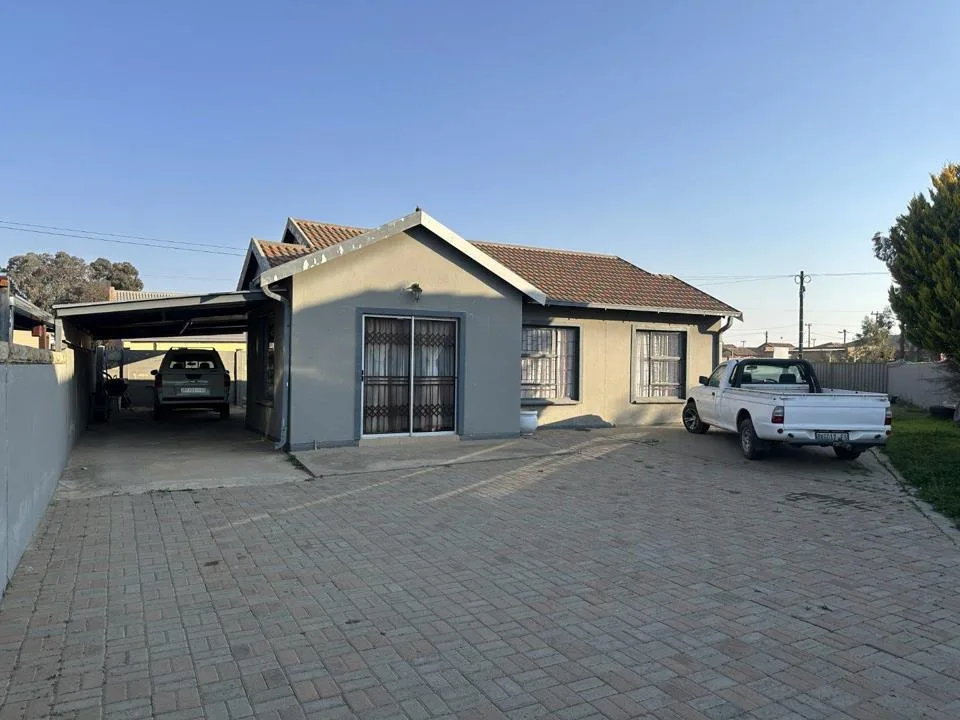 3 Bedroom House for sale in Pinehaven