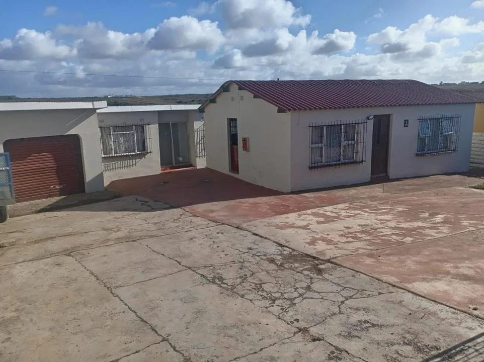 2 Bedroom House for sale in Mdantsane Nu 16