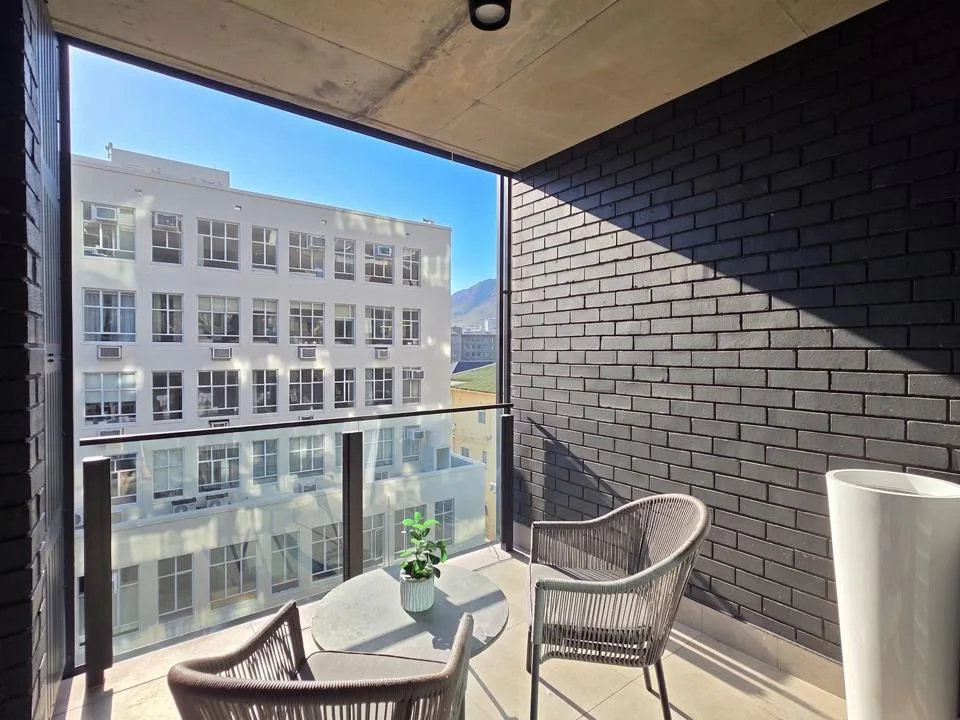 1 Bedroom Apartment / flat for sale in Sea Point