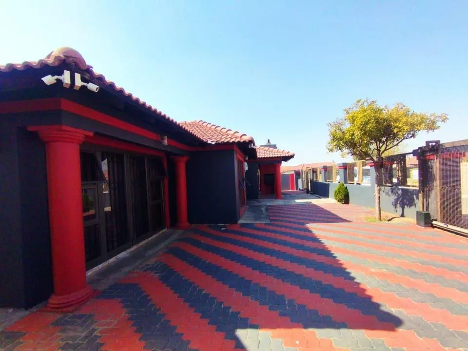 4 Bedroom House for sale in Tlhabane West