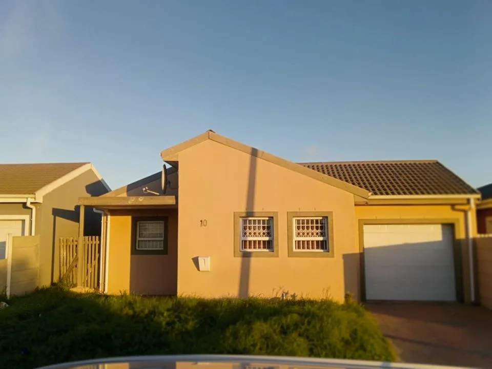 3 Bedroom House for sale in Stratford Green