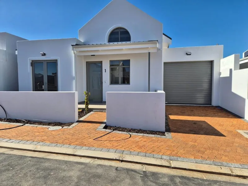 2 Bedroom House for sale in Altona