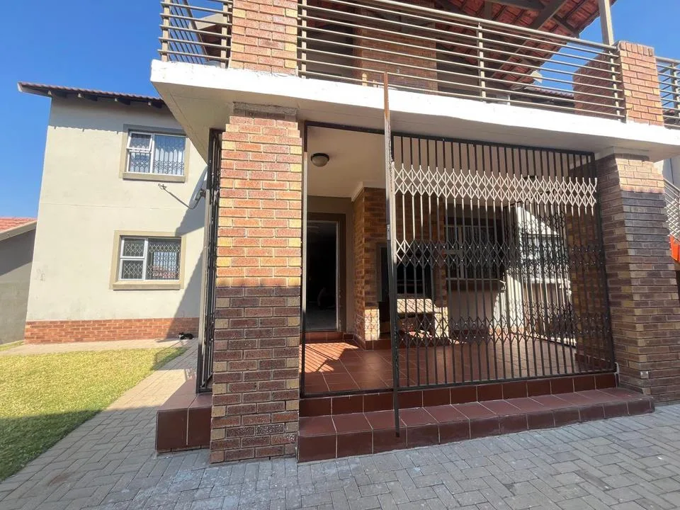 3 Bedroom Townhouse for sale in Ivy Park