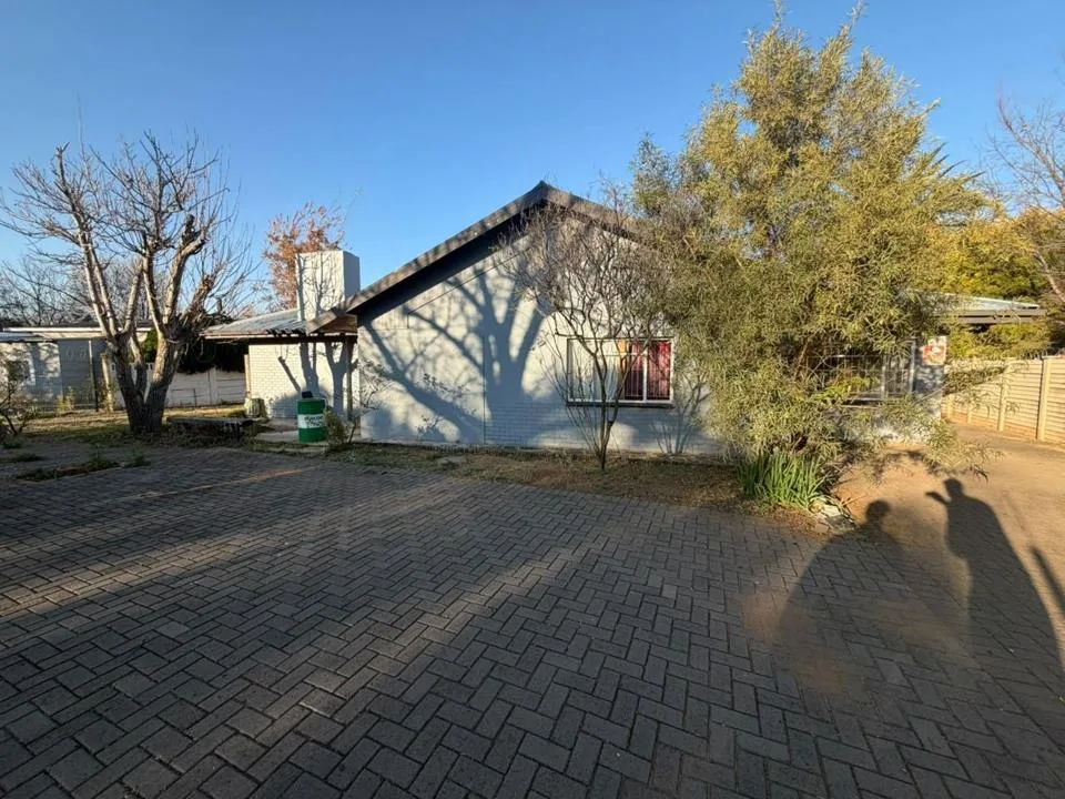11 Bedroom House for sale in Park West