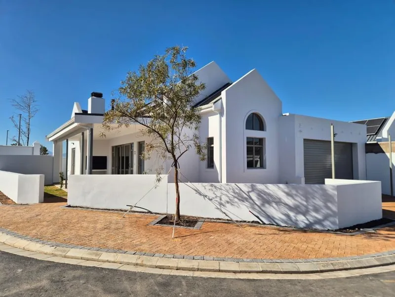 3 Bedroom House for sale in Altona