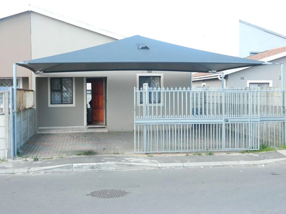 2 Bedroom House for sale in Lentegeur