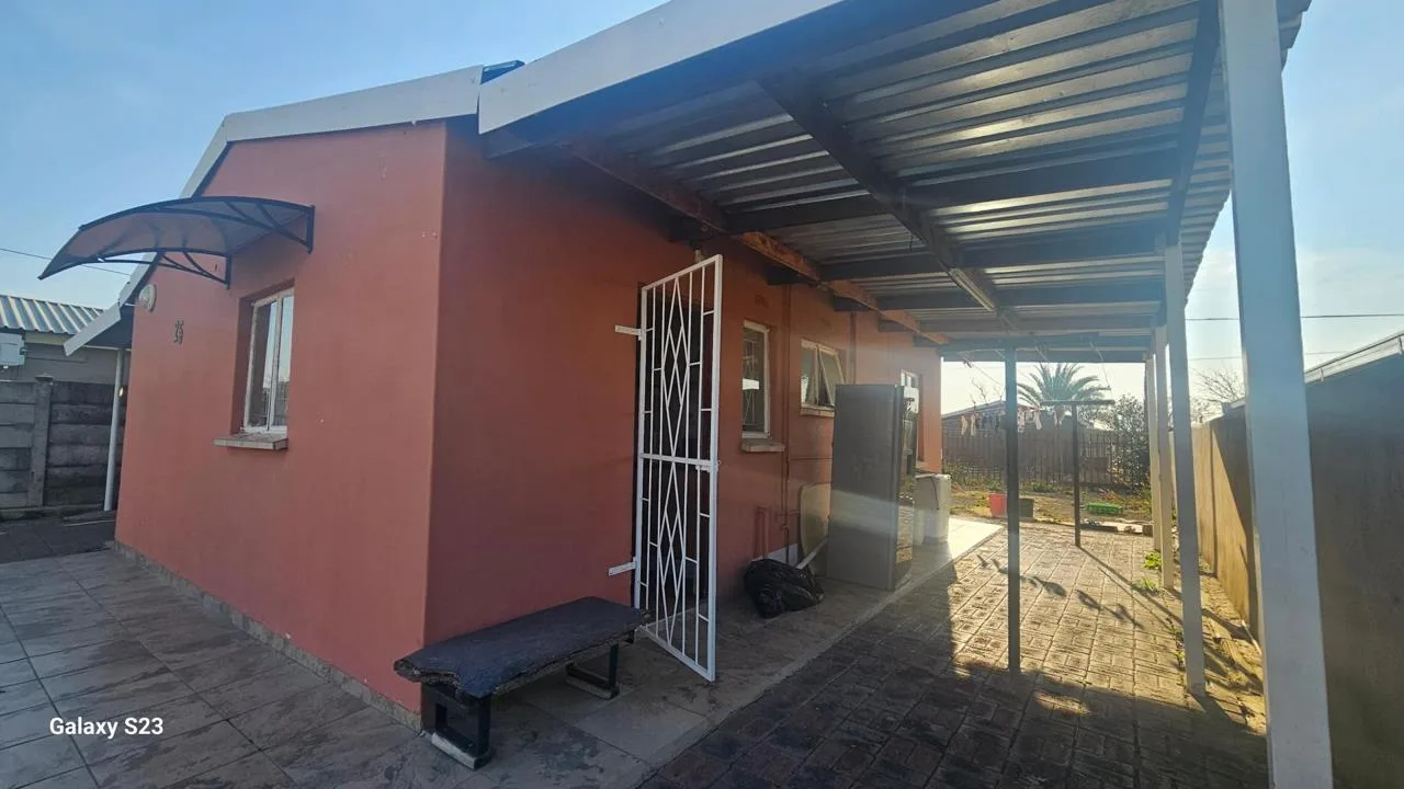 2 Bedroom House for sale in Acaciaville
