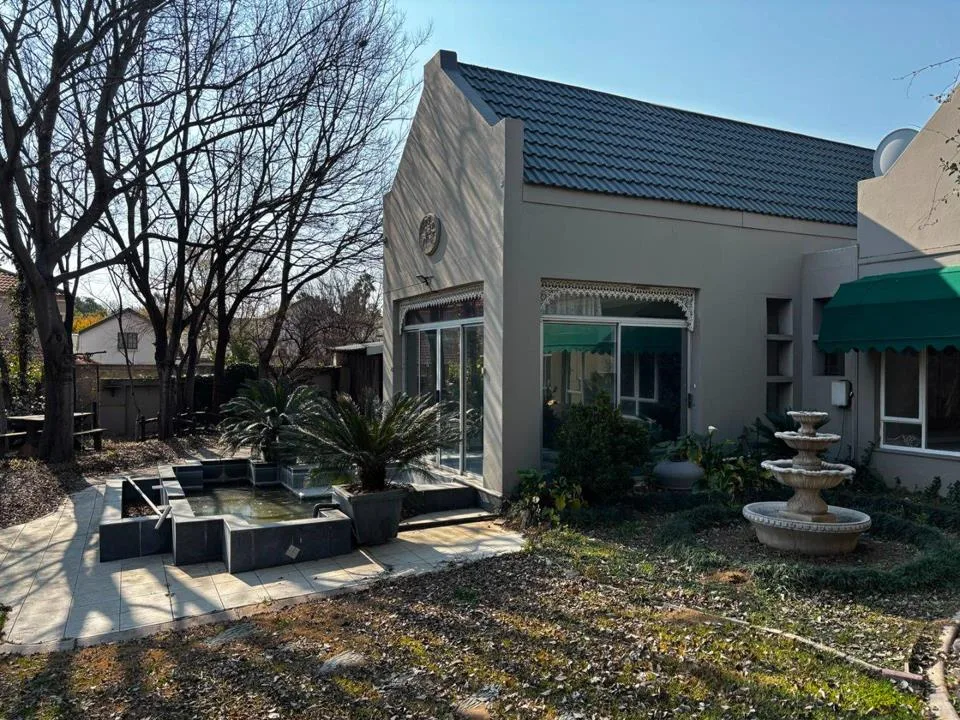 3 Bedroom Townhouse for sale in Kroonstad Central