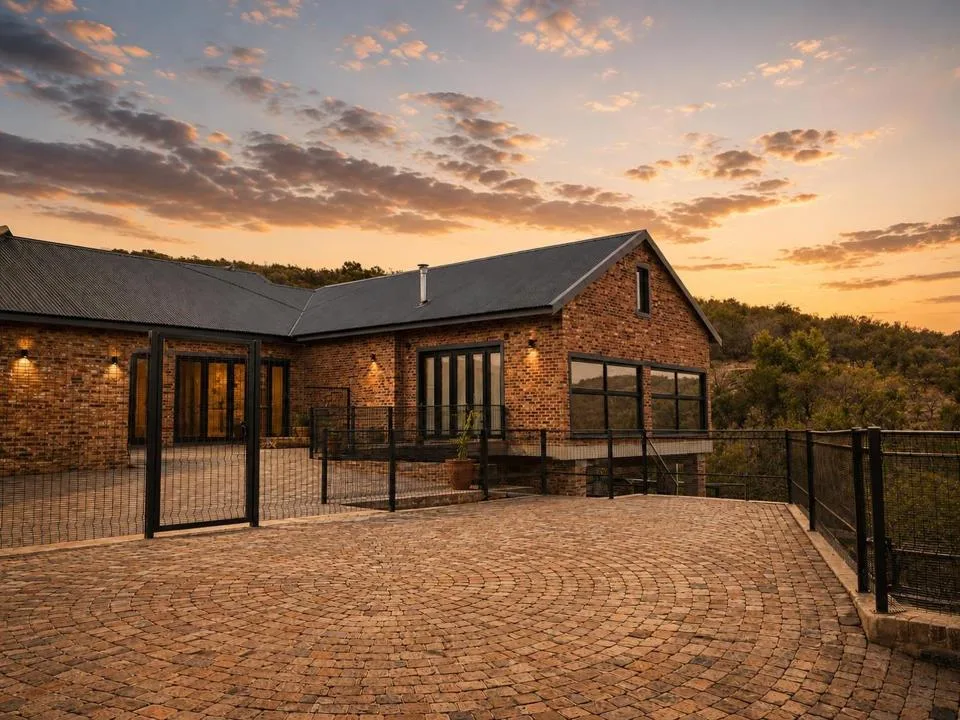 4 Bedroom House for sale in Mabalingwe Nature Reserve