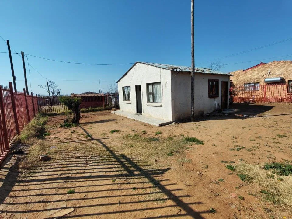 2 Bedroom House for sale in Bloemside 5
