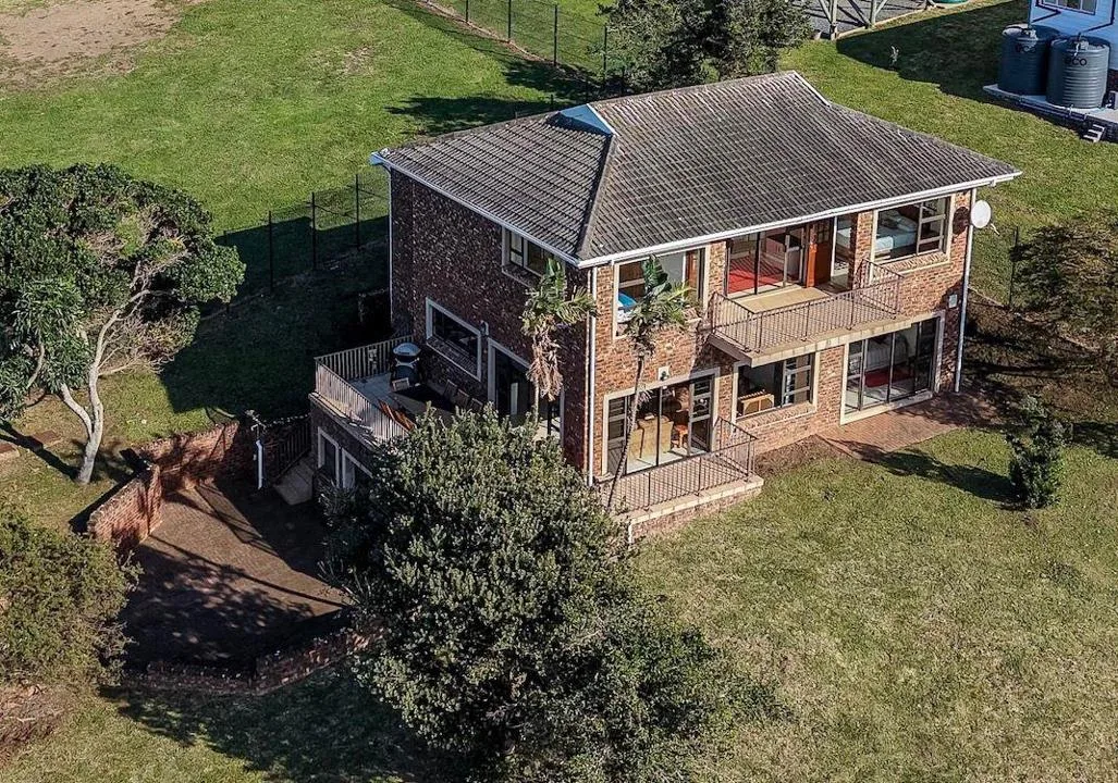 4 Bedroom House for sale in Cintsa East