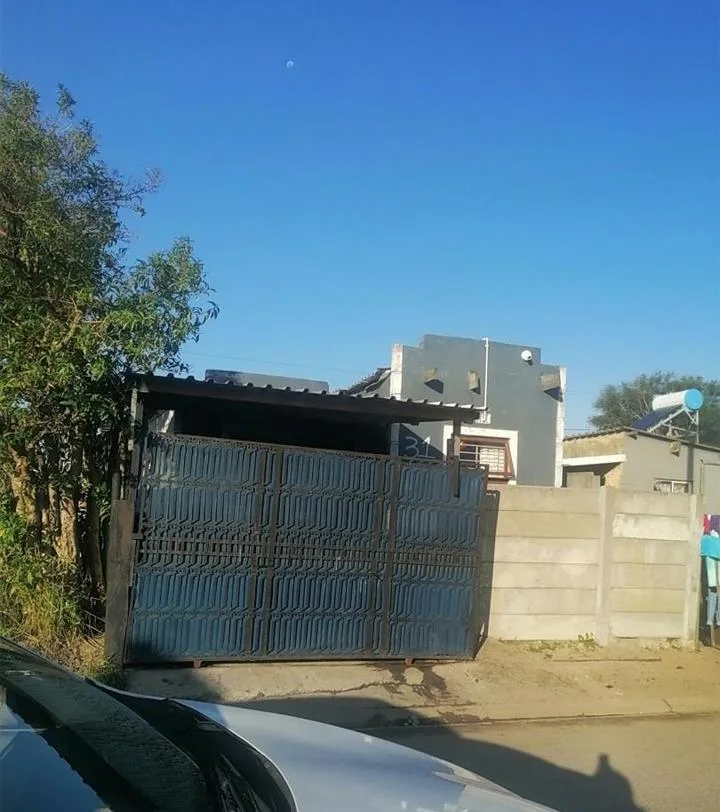3 Bedroom House for sale in Kalkfontein