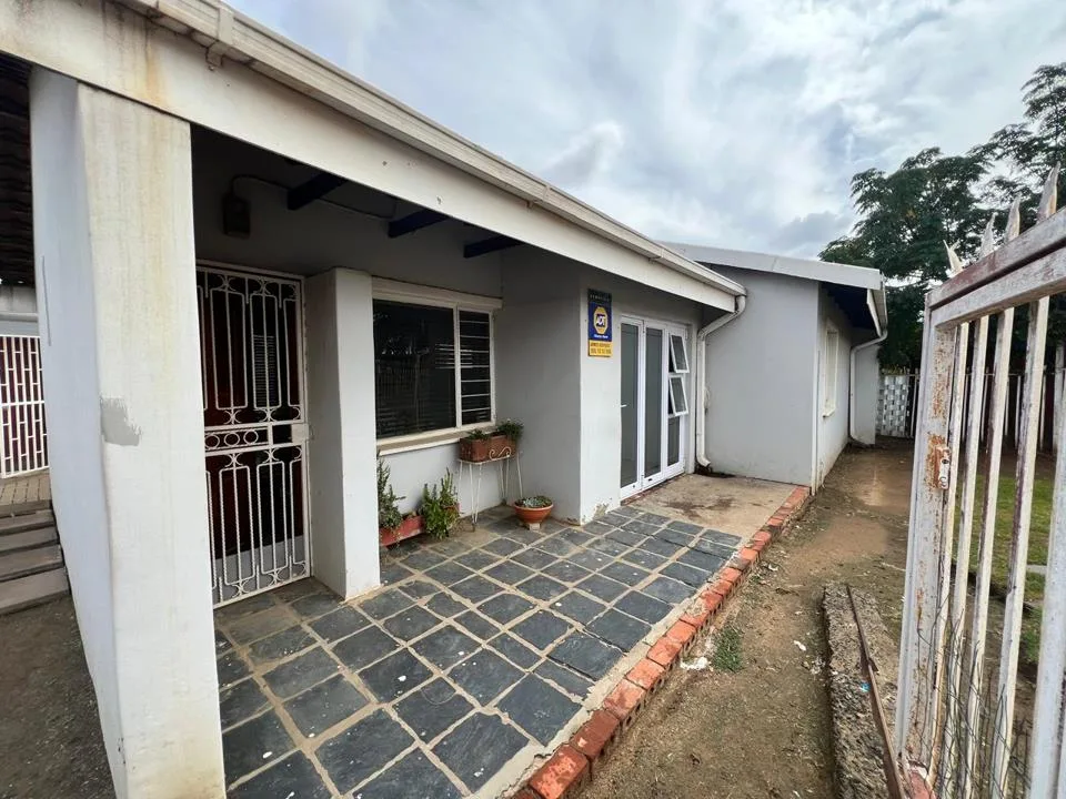 3 Bedroom House for sale in Blomanda