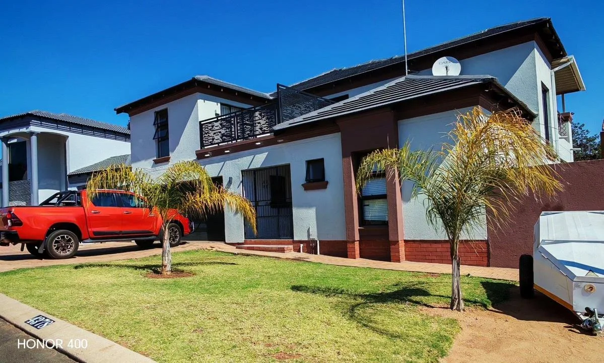 4 Bedroom House for sale in Bendor
