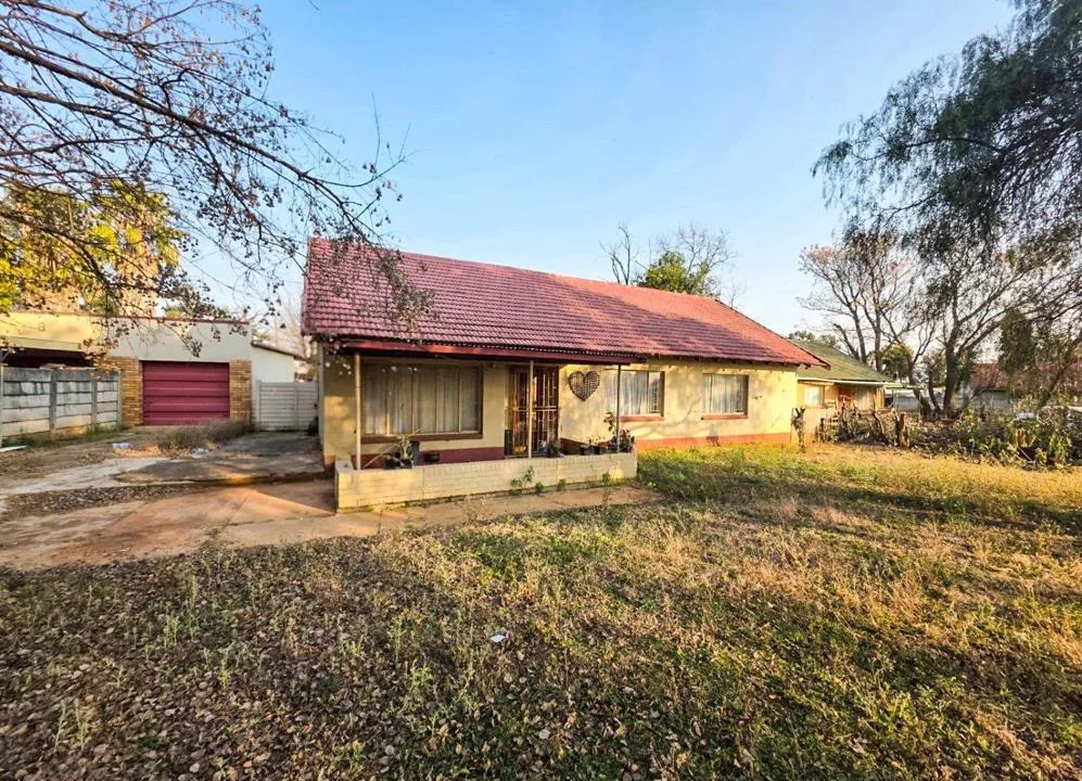 3 Bedroom House for sale in Stilfontein Ext 4