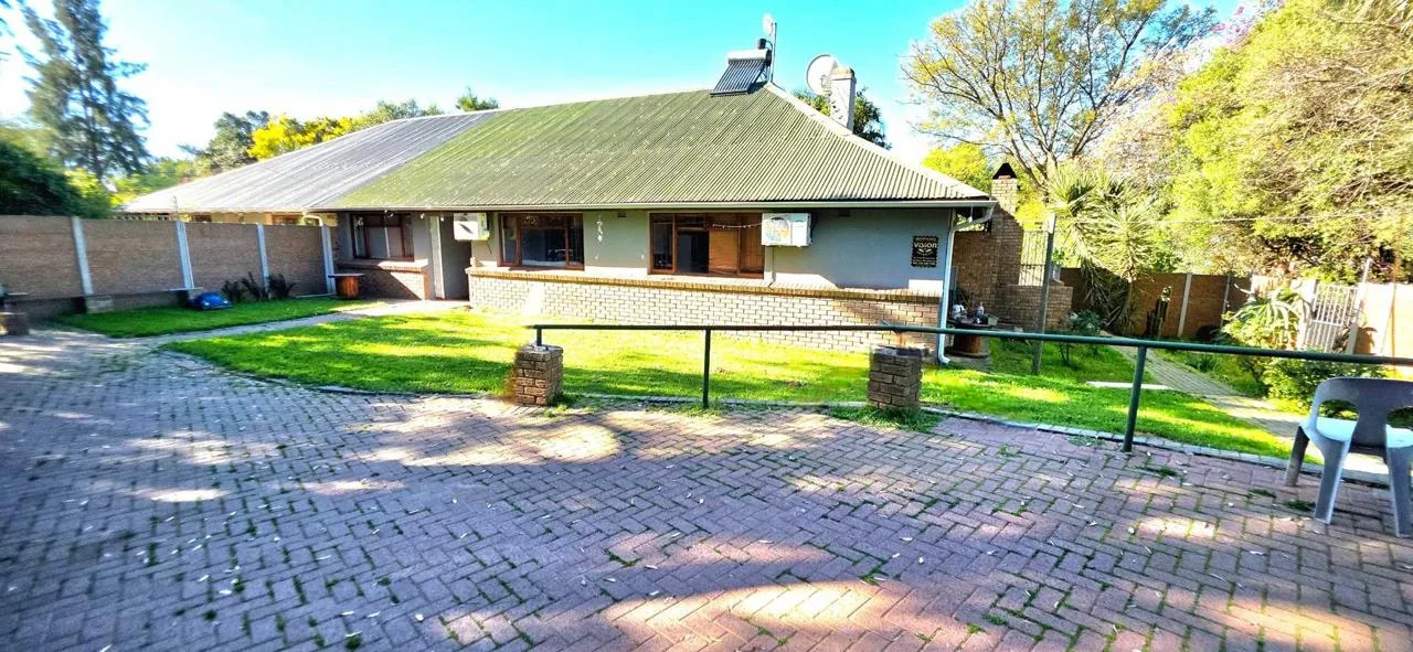 3 Bedroom House for sale in Riebeek Kasteel