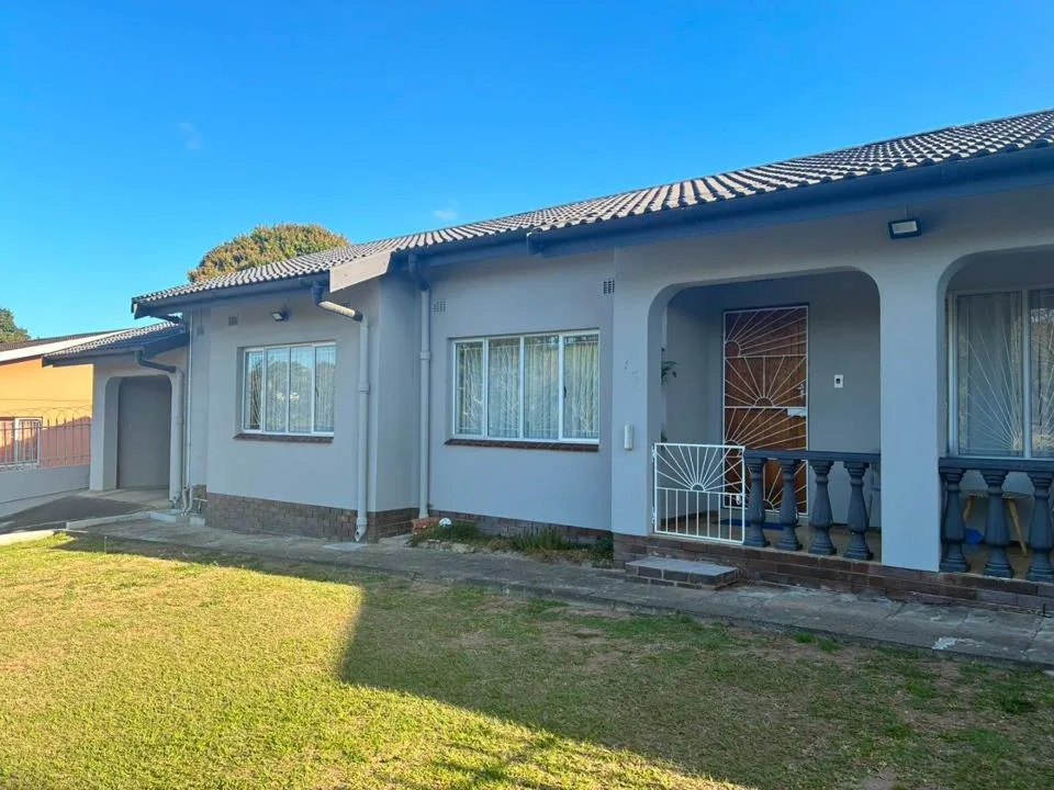 8 Bedroom House for sale in Stanger Manor
