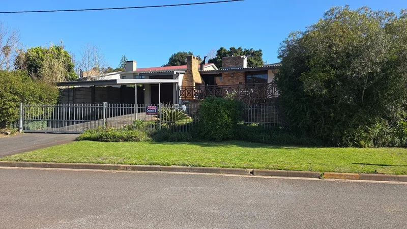 4 Bedroom House for sale in Grabouw