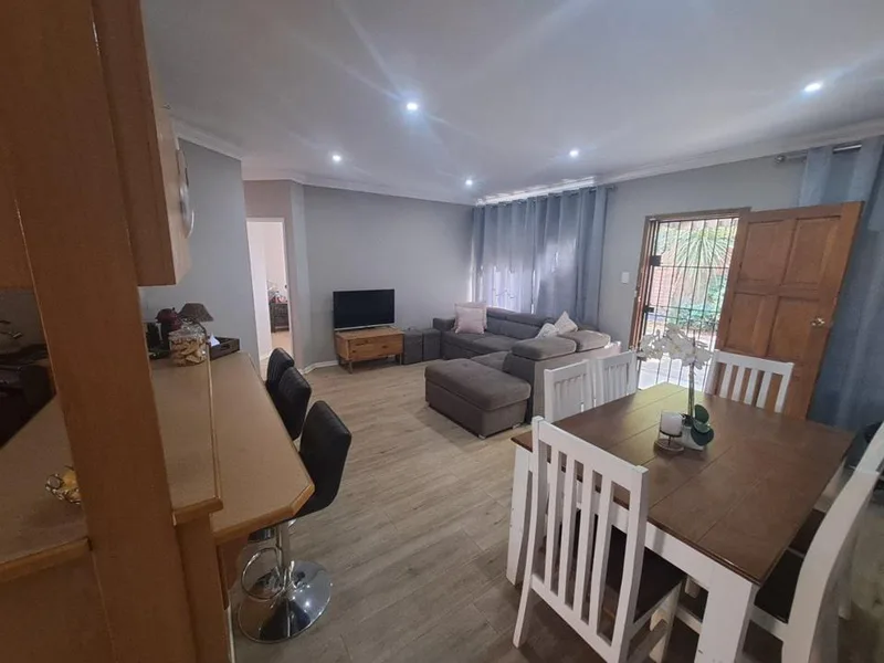 2 Bedroom Townhouse for sale in Universitas