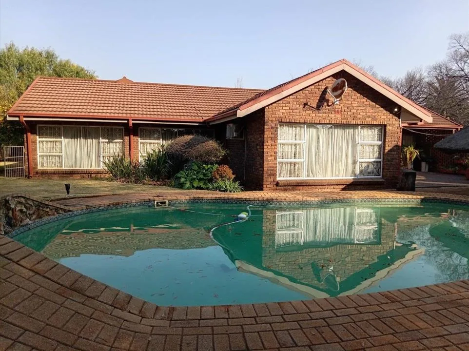 4 Bedroom House for sale in Stilfontein Ext 4