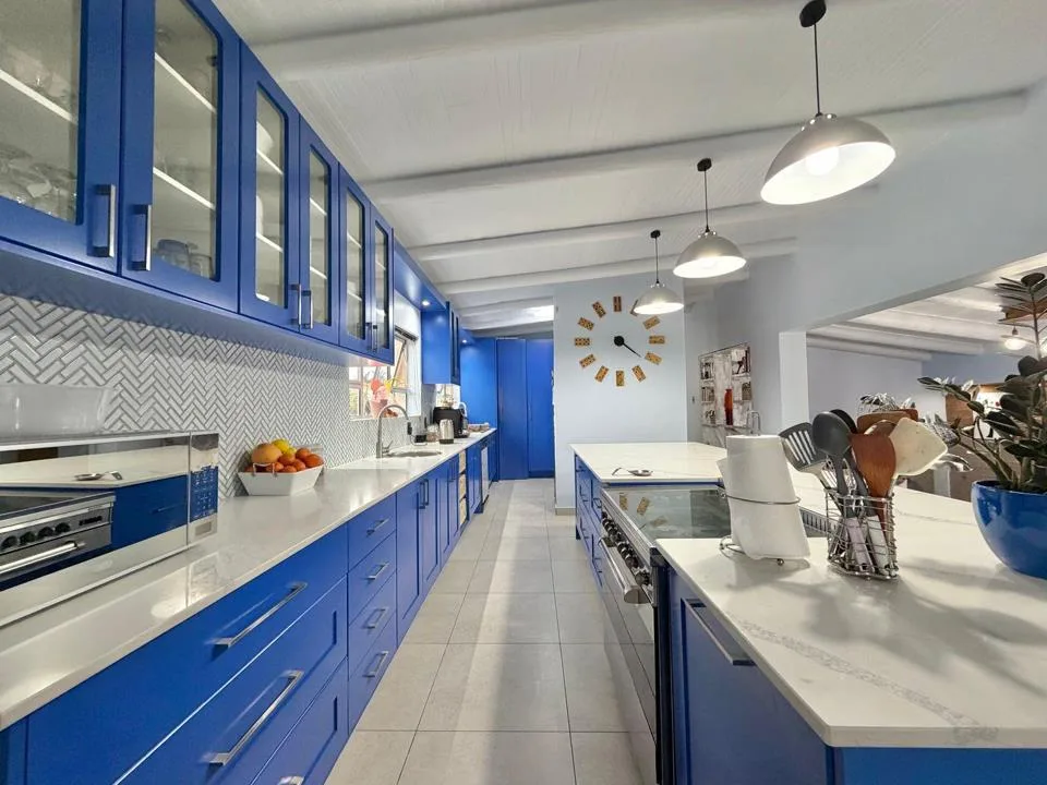 4 Bedroom House for sale in Wavecrest