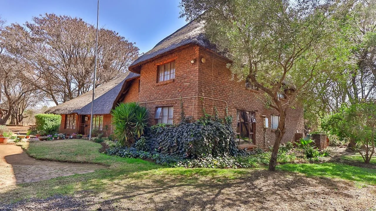 5 Bedroom House for sale in Scheerpoort AH