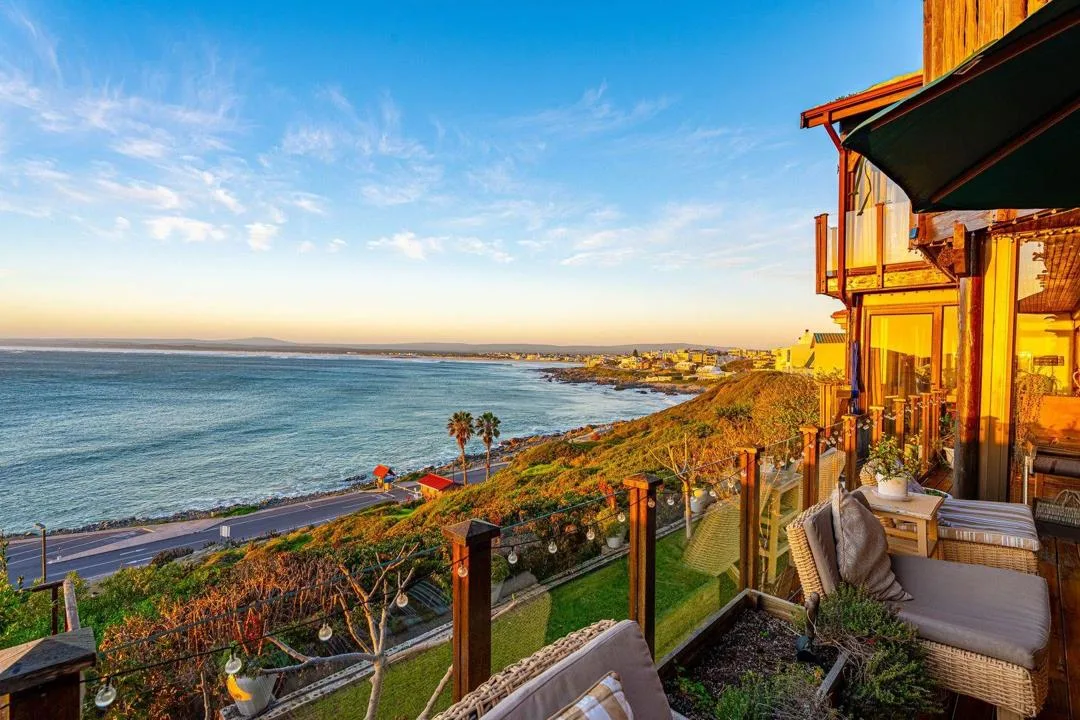5 Bedroom House for sale in Yzerfontein