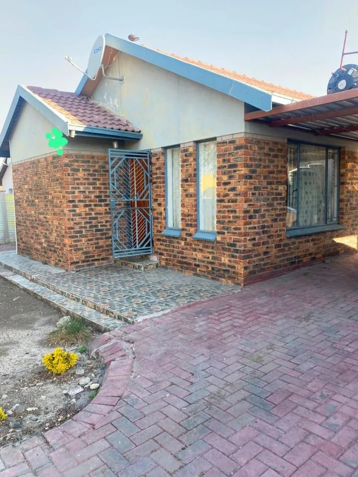 3 Bedroom House for sale in Boitekong Ext 1