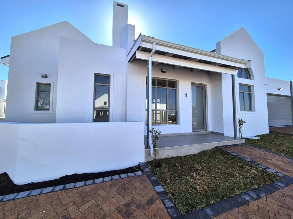 2 Bedroom House for sale in Altona