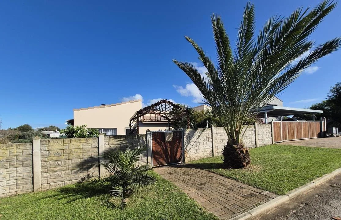 4 Bedroom House for sale in Noorsekloof