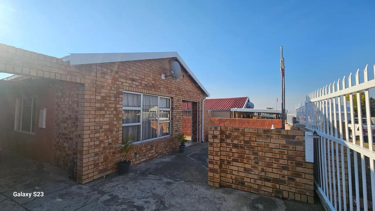 3 Bedroom House for sale in Aloepark