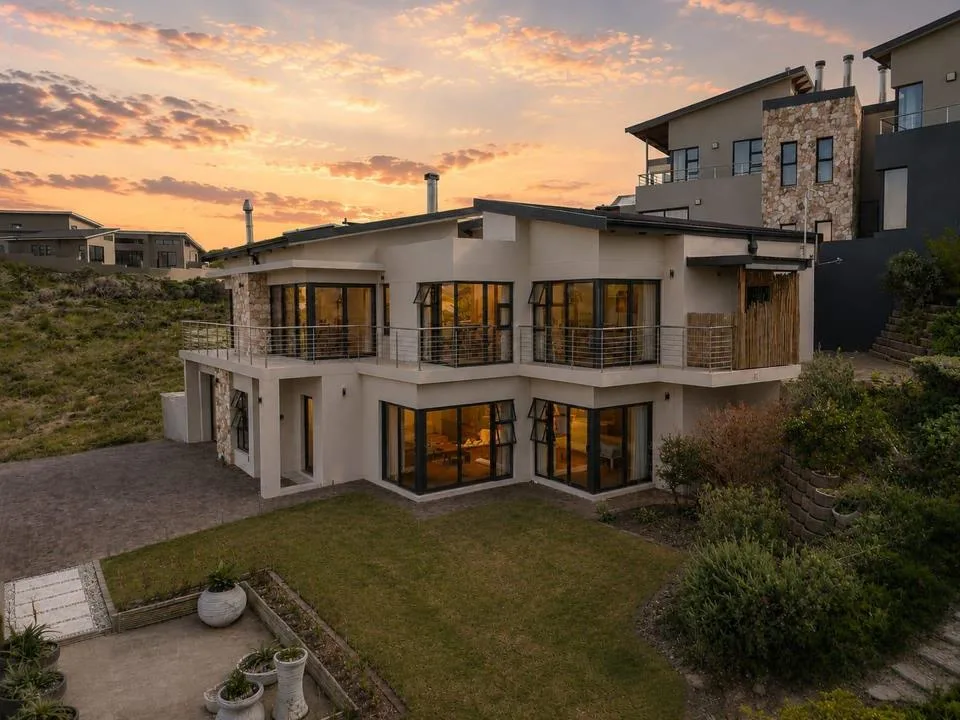 3 Bedroom House for sale in Stilbaai Oos