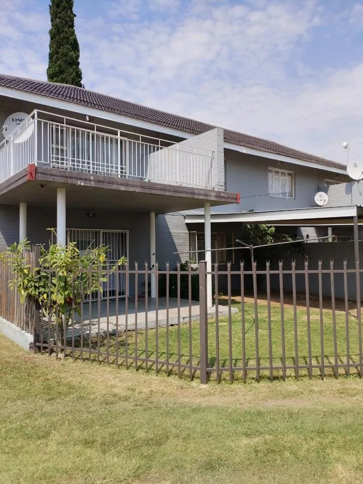 2 Bedroom Apartment / flat to rent in Dagbreek Ext 4