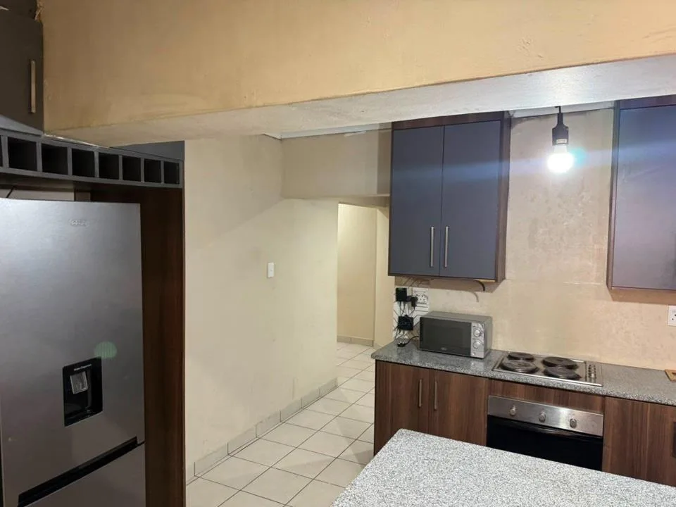7 Bedroom House for sale in Universitas