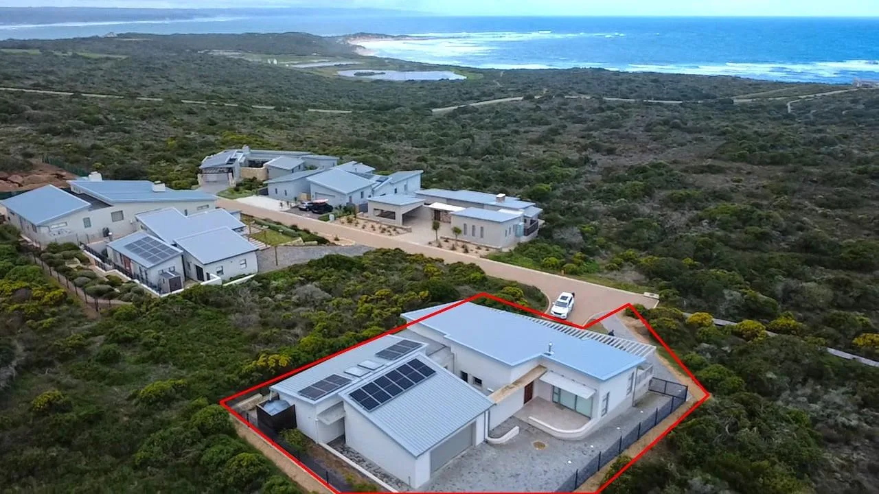 3 Bedroom House for sale in Stilbaai Wes