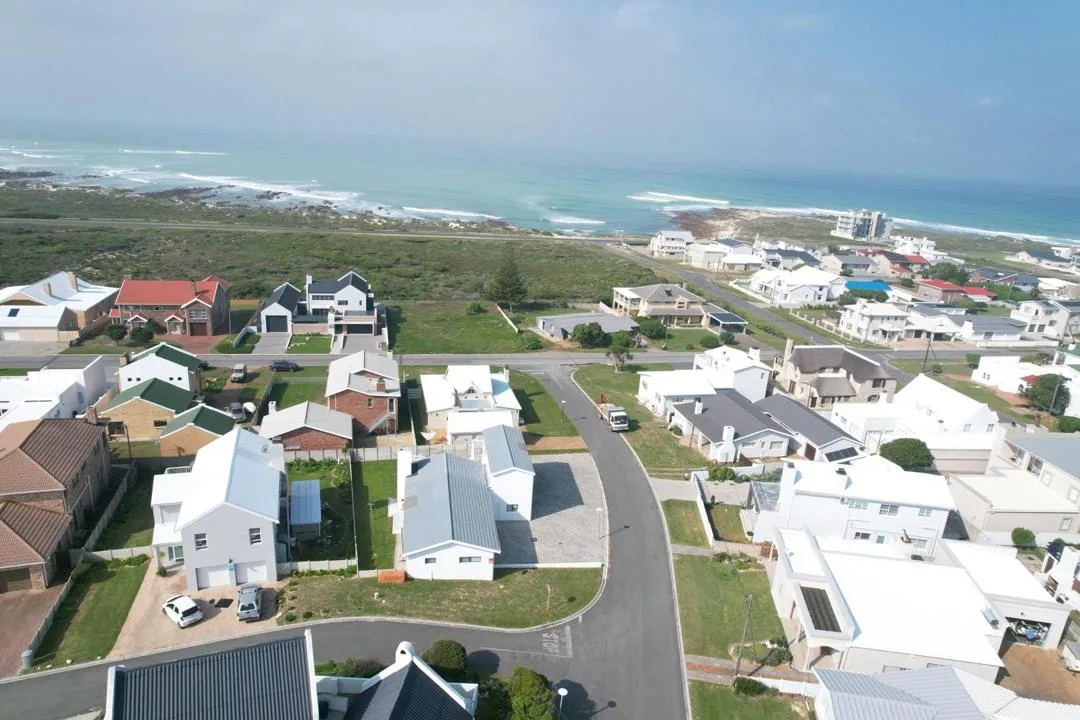 4 Bedroom House for sale in Struisbaai