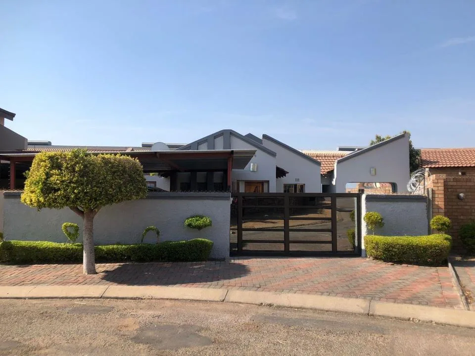 3 Bedroom House for sale in Rainbow Park