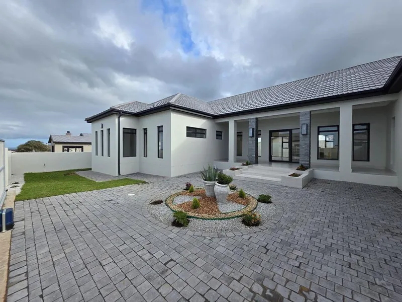 4 Bedroom House for sale in Fountains Estate