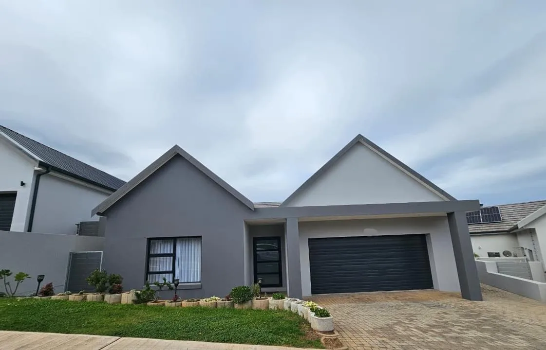 3 Bedroom House for sale in Outeniquasbosch
