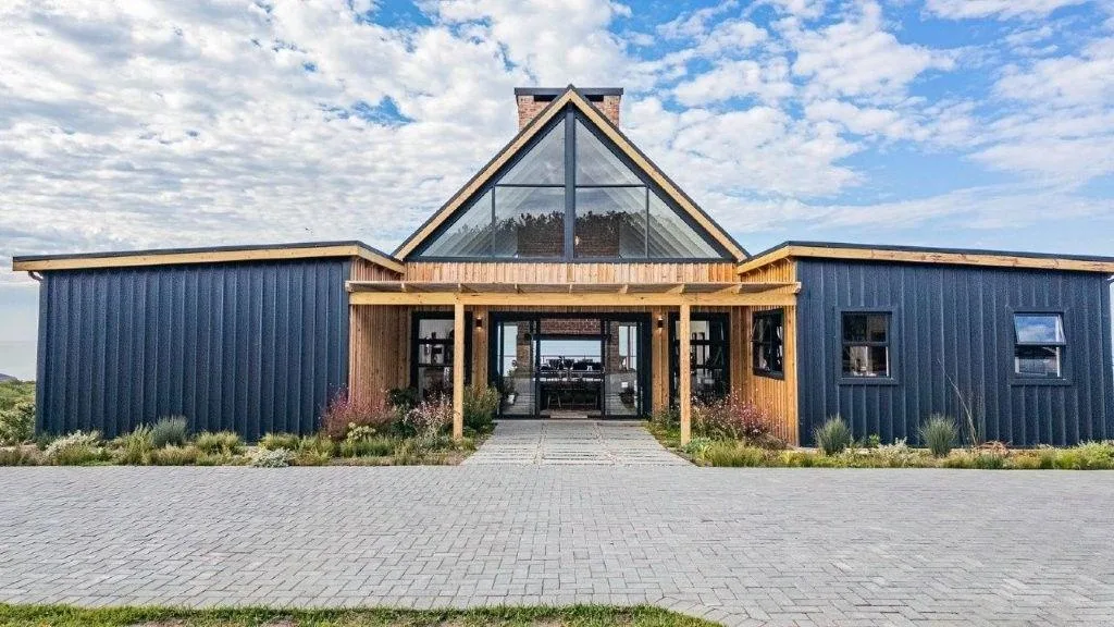 4 Bedroom House for sale in Hansmoeskraal AH
