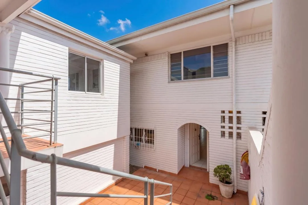 3 Bedroom Apartment / flat for sale in Essenwood