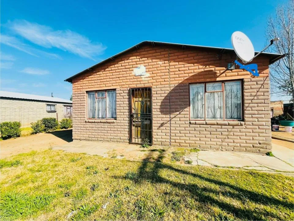 2 Bedroom House for sale in Bloemside 4
