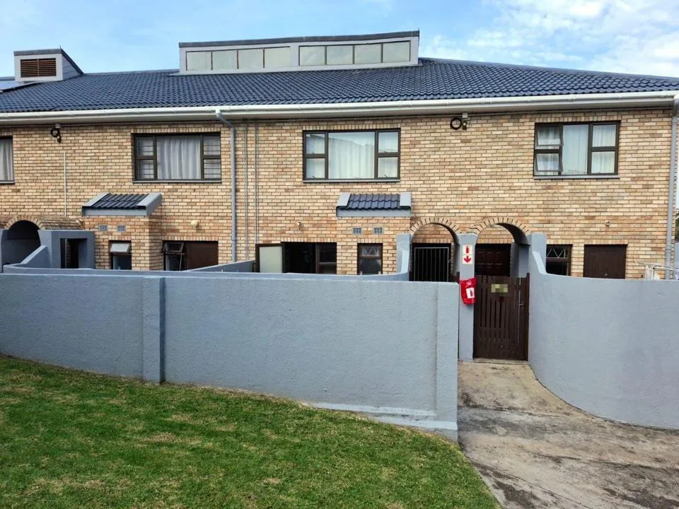2 Bedroom Townhouse for sale in Beacon Bay